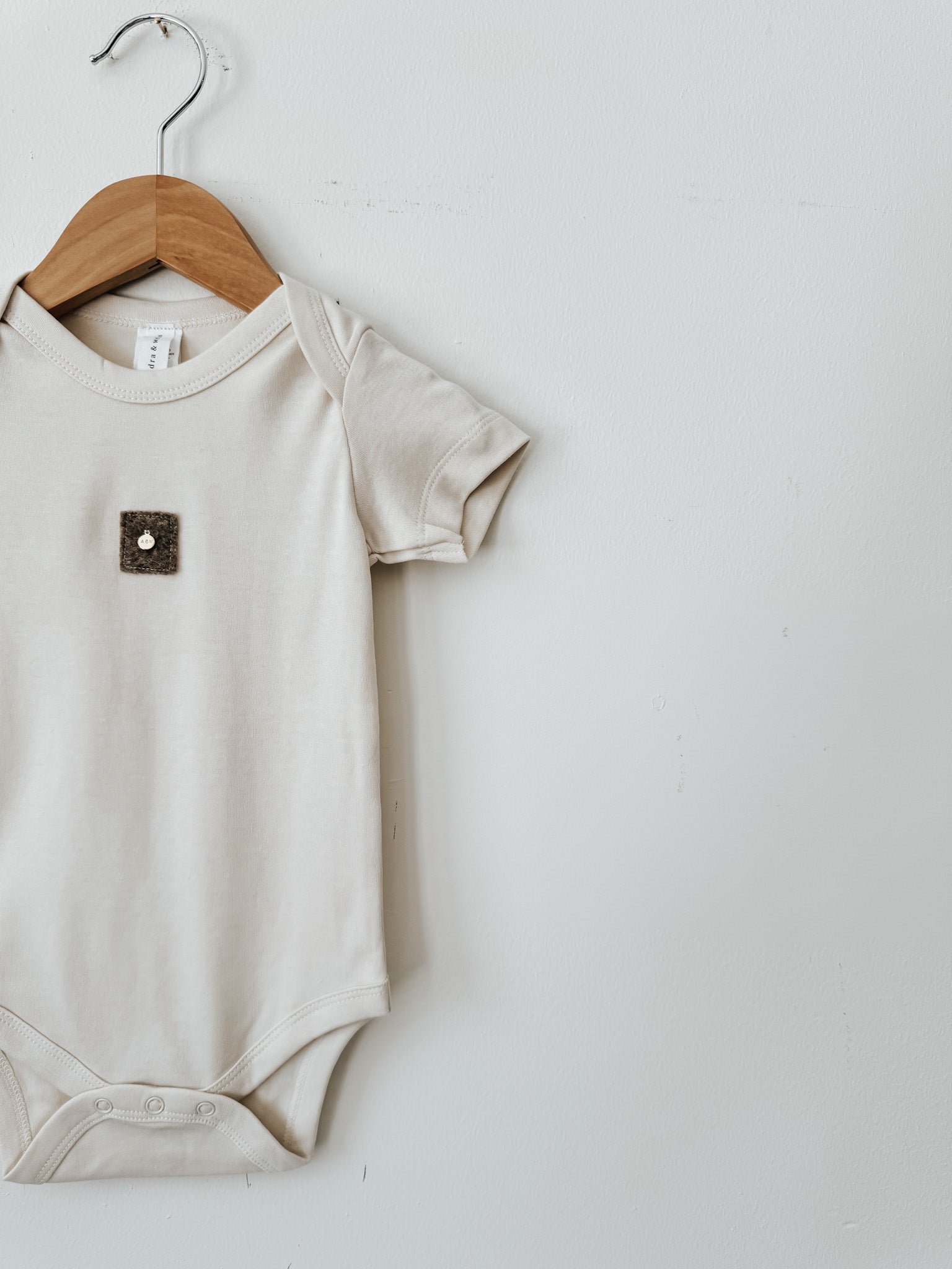 Classic Short Sleeve Bodysuit | Walnut Felt Wool Patch